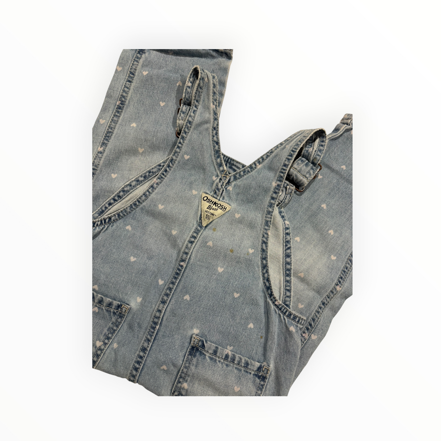 OshKosh B’gosh, 4 ans, tâché