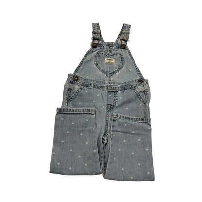 OshKosh B’gosh, 4 ans, tâché